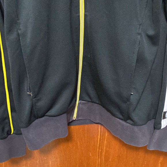 Men’s Juventus Zip-Up Sweater - Picture 5 of 7